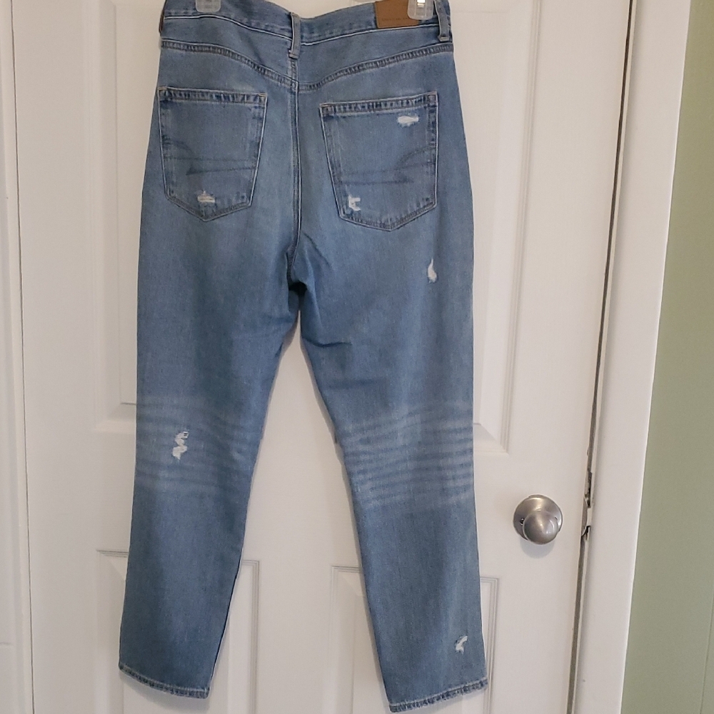 American Eagle Outfitters Light Blue Distressed Cropped ankle Jeans - Picture 3 of 6